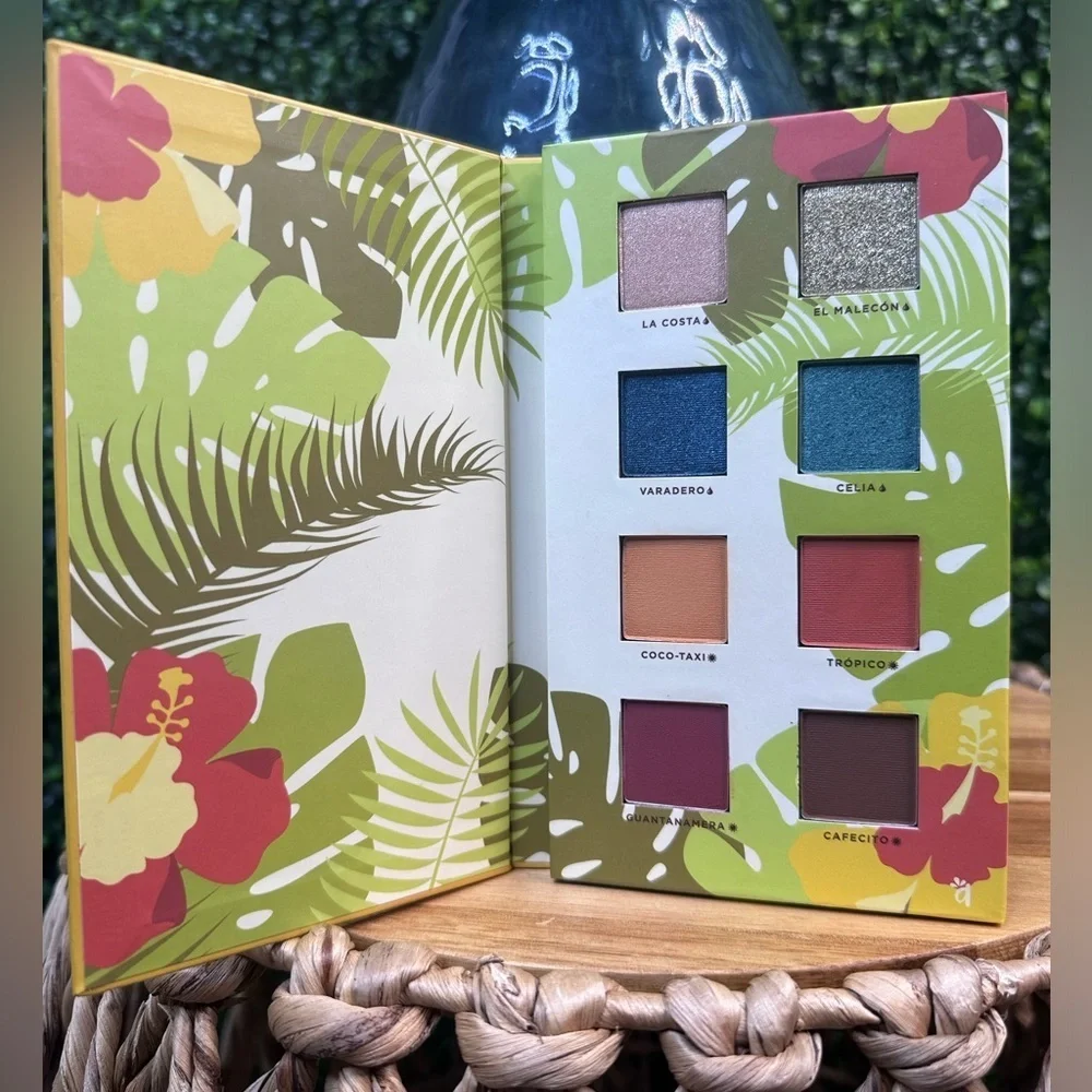 Reina del caribe‎ eye shadow palette new